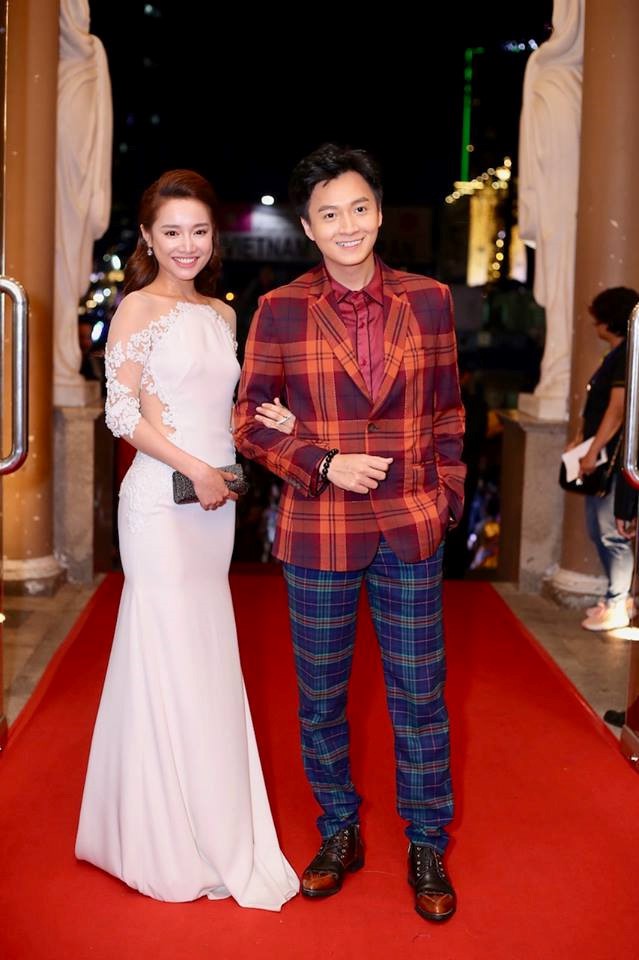 Trường Giang và Nhã Phương khóa thang máy, cãi nhau ầm ĩ cả khu chung cư sau màn cầu hôn bất ngờ?